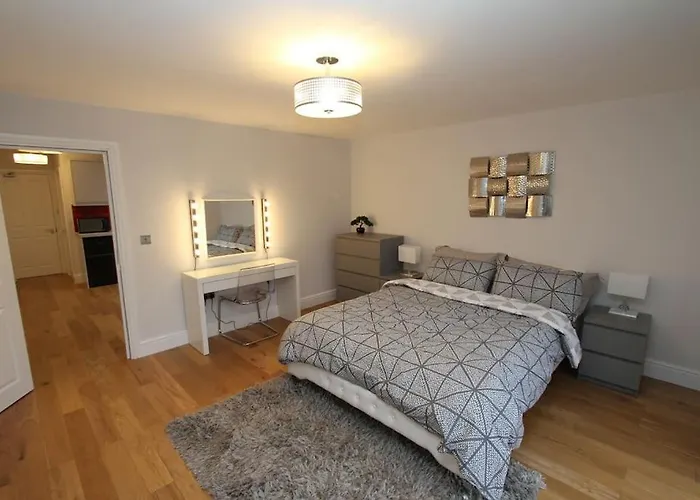 Lovely One Bed Apartment-Near All Transport-Village-Freeparking